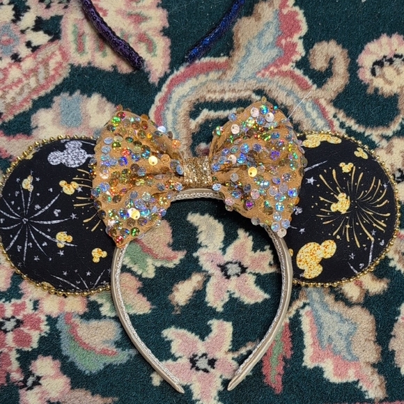 Sparkling Disney-Inspired Mickey Ears Headband Collection - Picture 4 of 9